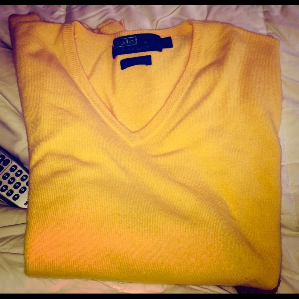 100% cashmere v-neck  sweater